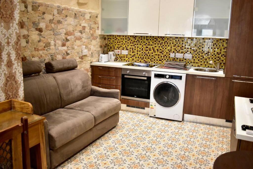 City Centre Pied-A-Terre Near Food Market And Walking Distance To Bus Terminus バレッタ エクステリア 写真