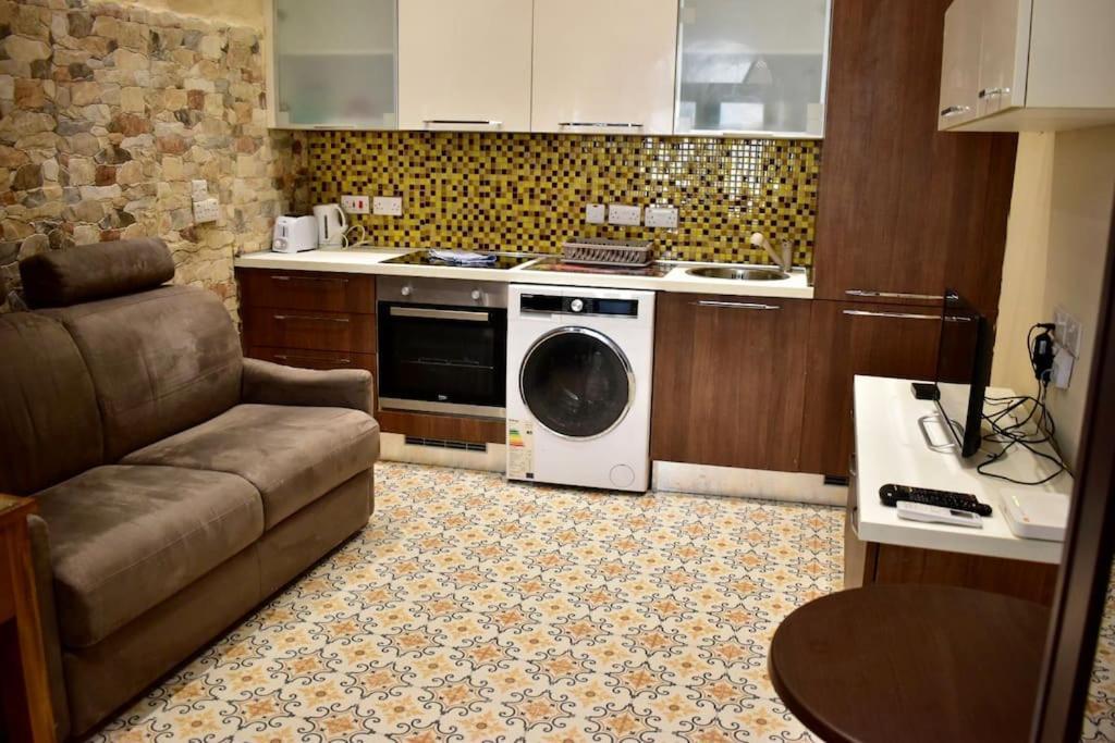 City Centre Pied-A-Terre Near Food Market And Walking Distance To Bus Terminus バレッタ エクステリア 写真
