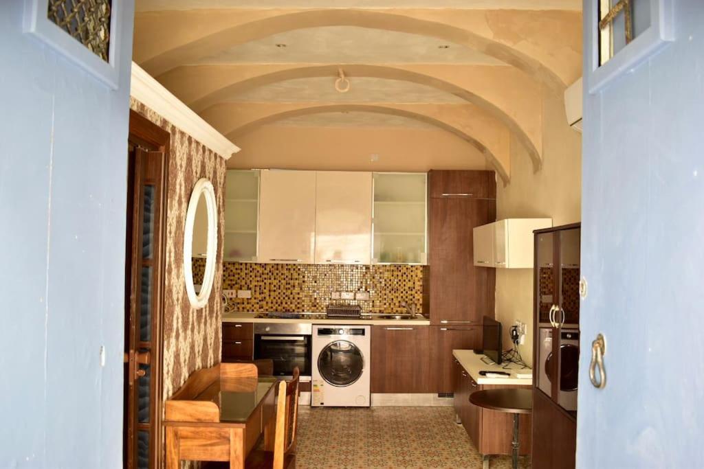 City Centre Pied-A-Terre Near Food Market And Walking Distance To Bus Terminus バレッタ エクステリア 写真
