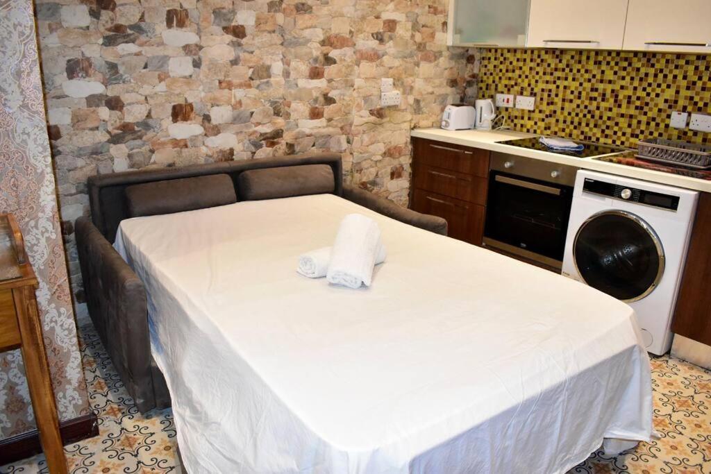 City Centre Pied-A-Terre Near Food Market And Walking Distance To Bus Terminus バレッタ エクステリア 写真